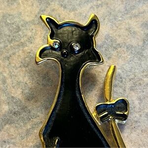Vintage Black Cat Brooch – Whimsical Elegance with a Touch of Mystery